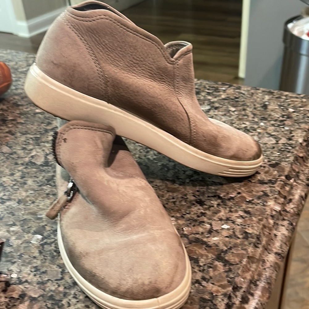 Ecco brand
